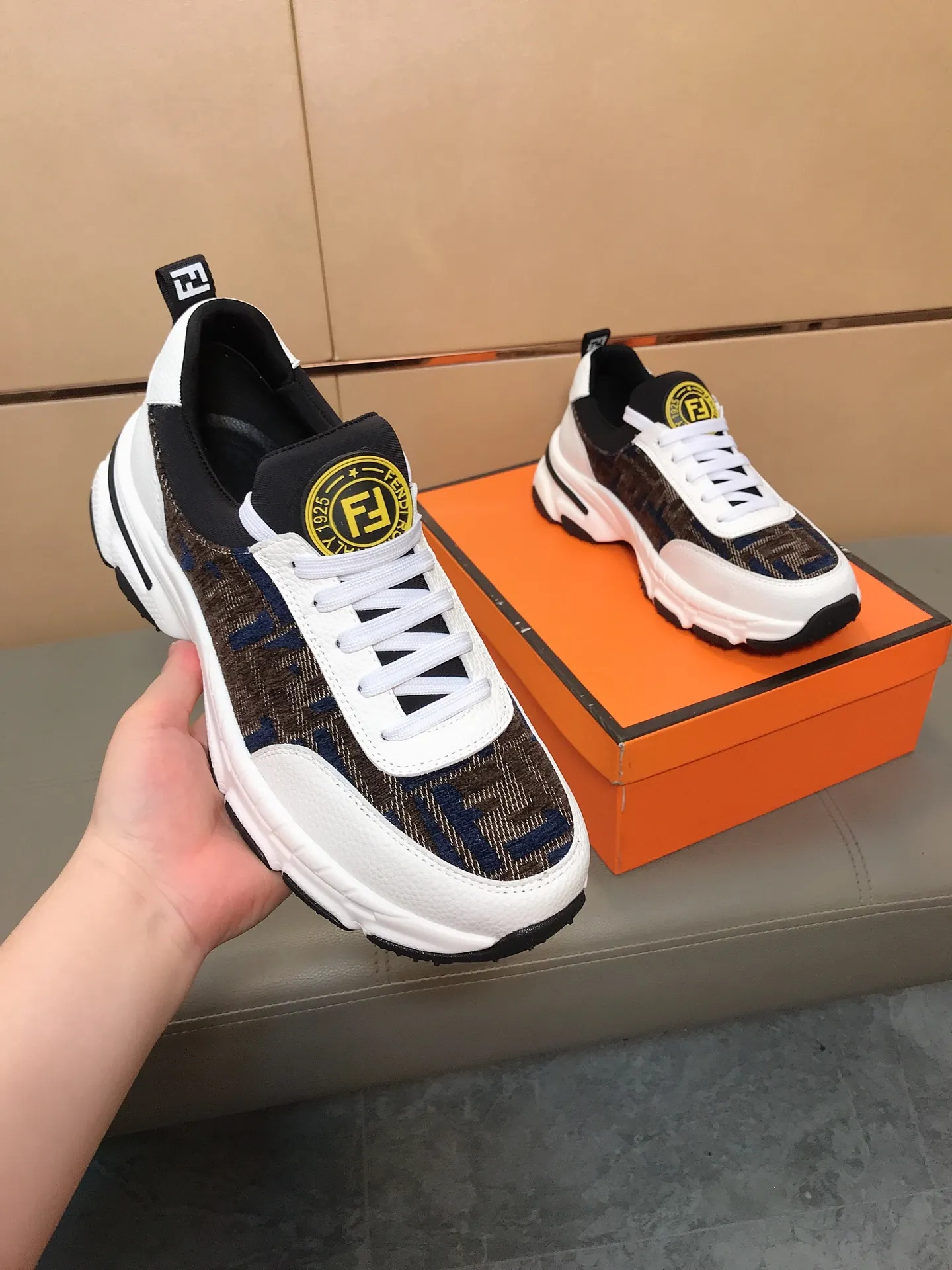 Factory price 442 💥💥🔺🔺FENDI [Fendi] Men’s new casual shoes are a hit! , that kind of calm connotation️elegant taste is indescribable to start the journey of fashionable shoes💍💍to cope with various occasions calmly! The momentum of the big names speaks for itself! Comfortable and comfortable on the feet! Materials: Imported printed materials, stitched with cowhide design, sheepskin feet, a fashion must-have! Code number: 38-44